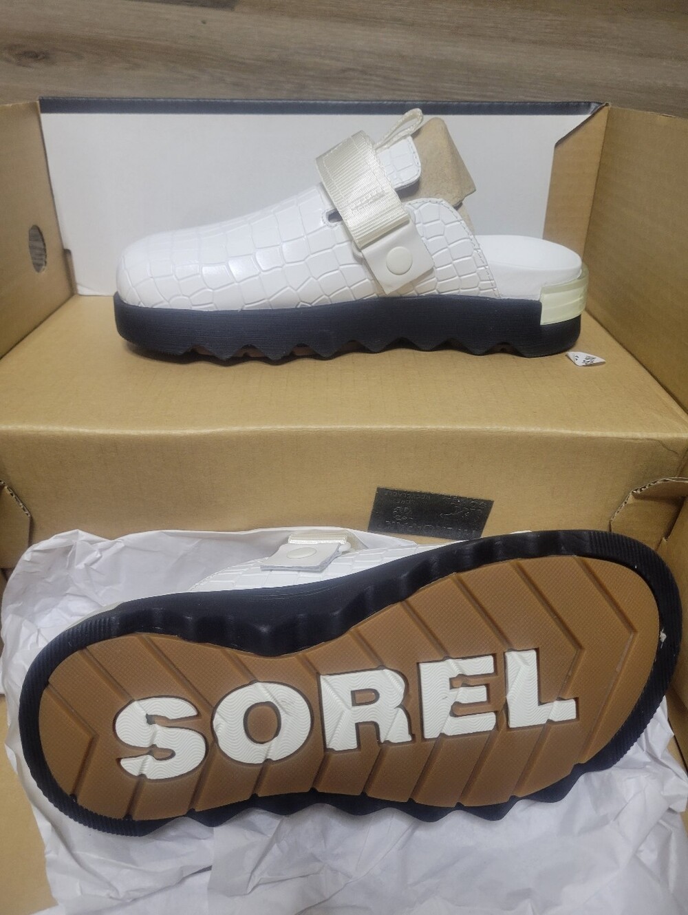 Sorel White Croc-Embossed Mule with Black Contrast Sole